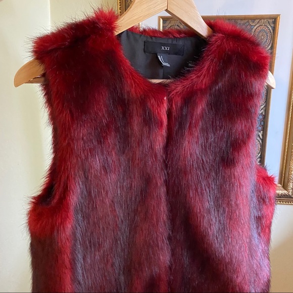 XXI wine faux fur zip-up vest - Picture 4 of 6
